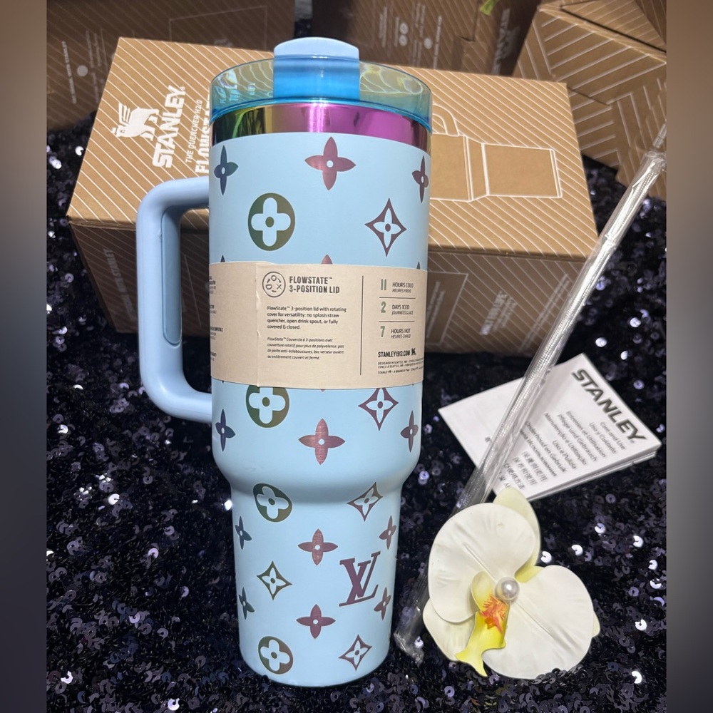 Stanley Light Blue Quencher Tumbler with Pattern - Picture 2 of 4